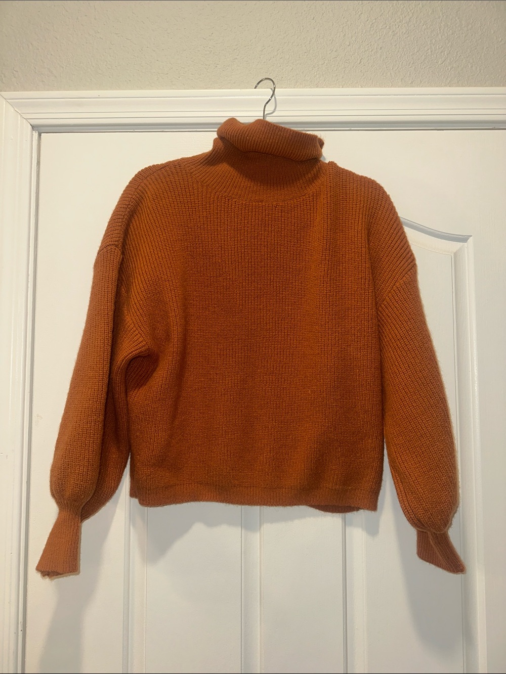 Baltic Rib Knit Bubble Sleeve Turtleneck
Malcolm Sweater Rust Orange size Large